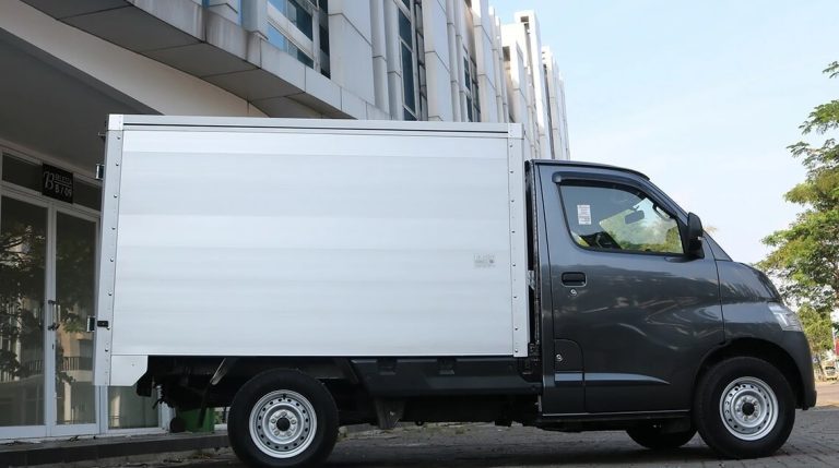 5 Jenis Mobil Angkut Barang dan Tips Memilihnya