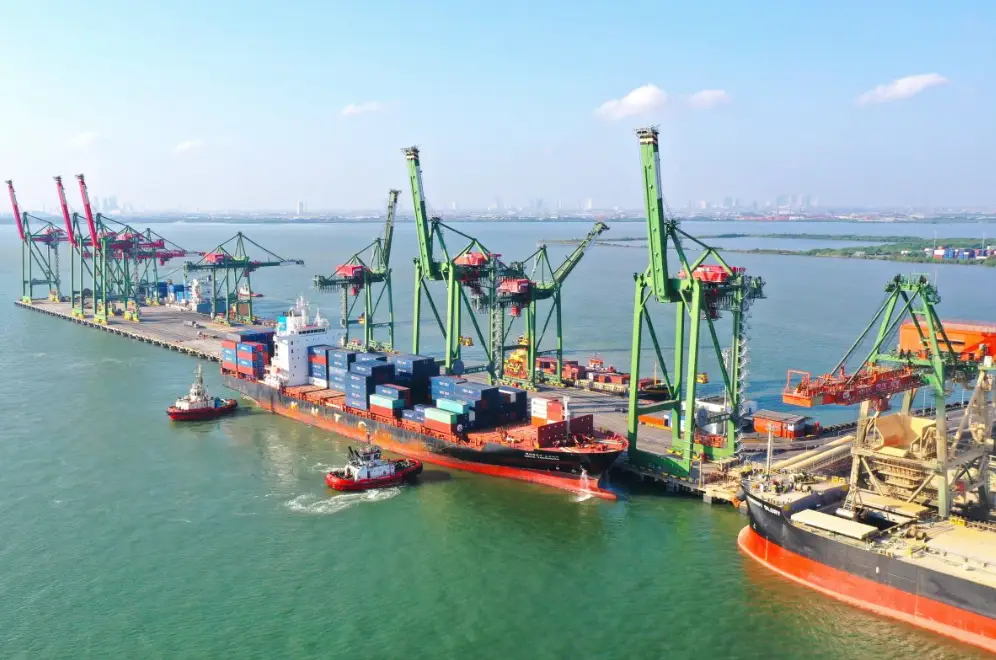 Pelabuhan Teluk Lamong dan Jadwal Kapal Sandar